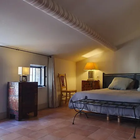 La Petite Guest house *