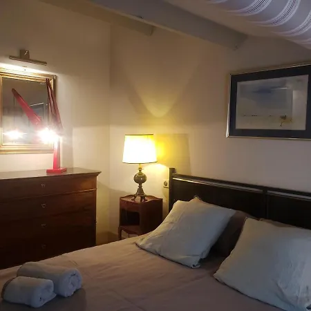 La Petite Guest house *