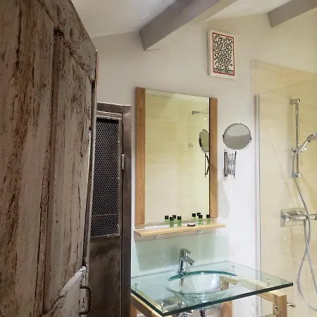 La Petite 4* Юзес